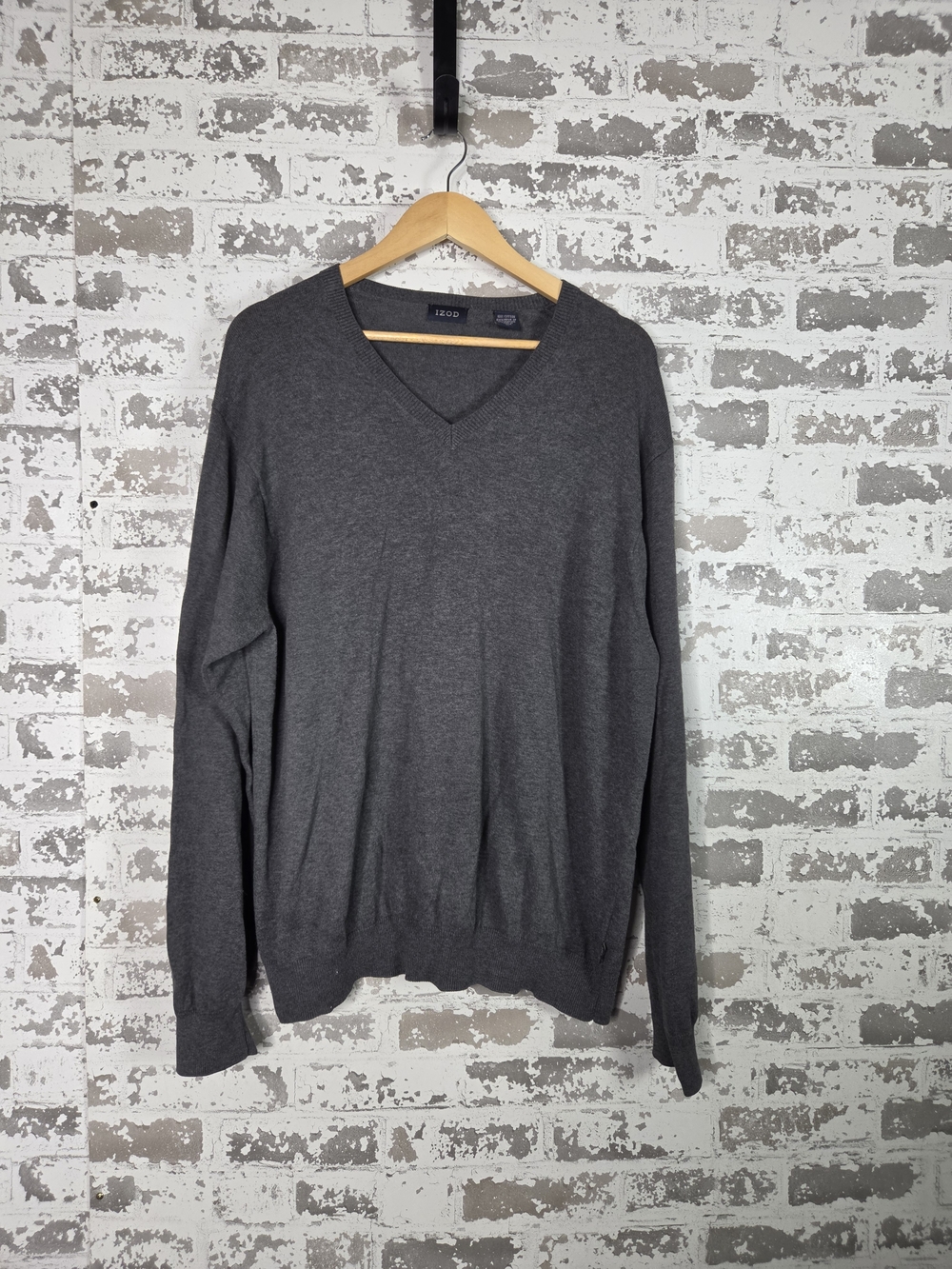 Izod Men's Charcoal Gray V-Neck Sweater